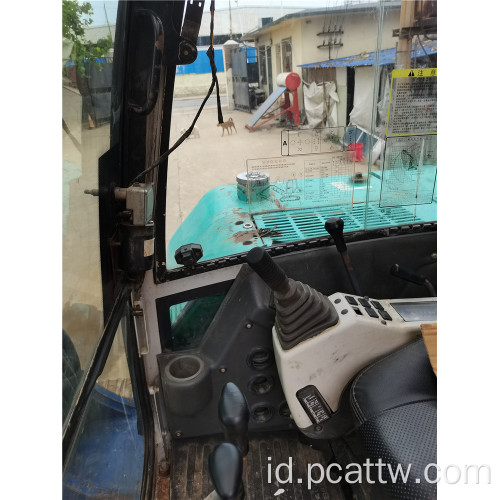 Compact mini ihi menggunakan excavator